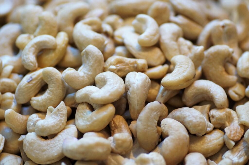 cashews, fruits, foodstuffs-6014082.jpg